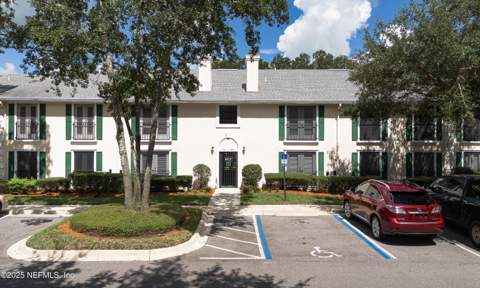 13715 Richmond Park Drive #308, Jacksonville FL - photo 24 of 33