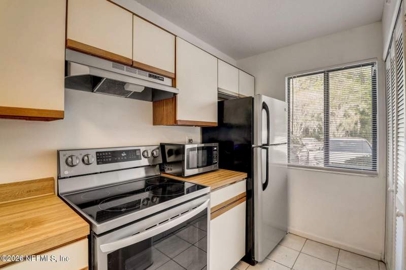 2 bedroom Condominium at 7701 Baymeadows Circle #1078, Village Green At Baymeadows, Jacksonville — photo 5