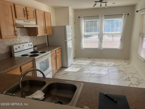 7110 Newman Lake Court, Jacksonville FL - photo 17 of 34