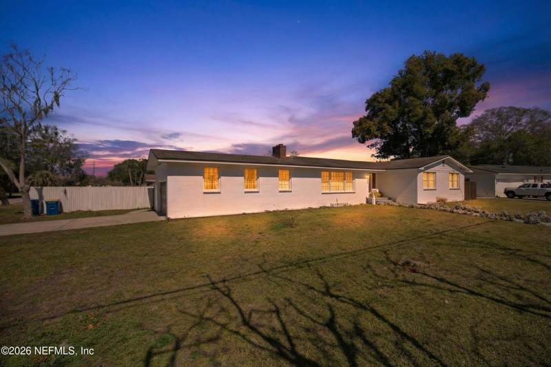 4 bedroom Single Family Residence at 7915 Alderman Road, Alderman Park, Jacksonville — photo 2