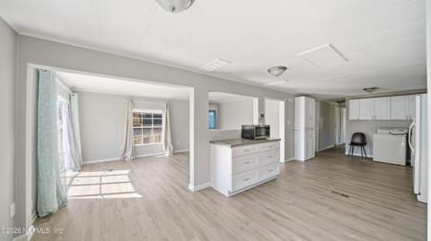 5827 Jason Drive, Jacksonville FL - photo 8 of 35