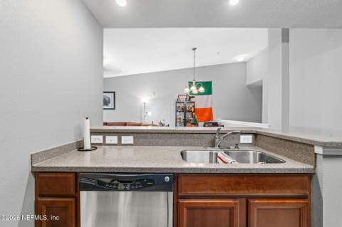 7039 Deer Lodge Circle #107, Jacksonville FL - photo 9 of 36