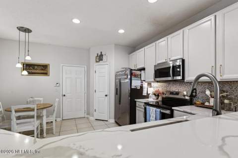 12301 Kernan Forest Boulevard #2104, Jacksonville FL - photo 17 of 59
