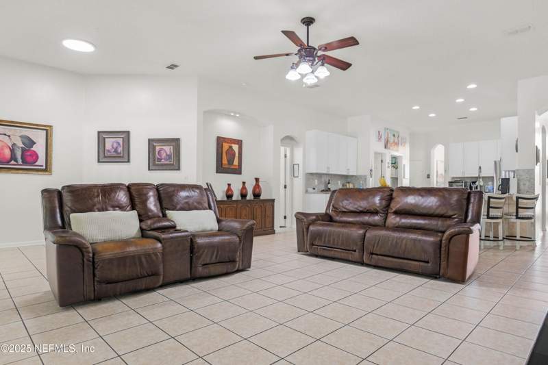 4 bedroom Single Family Residence at 3781 Victoria Lakes Drive, Victoria Lakes, Jacksonville — photo 4