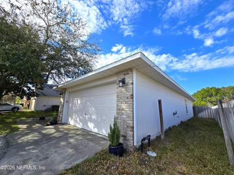12307 N Bucks Harbor Drive, Jacksonville FL - photo 9 of 36
