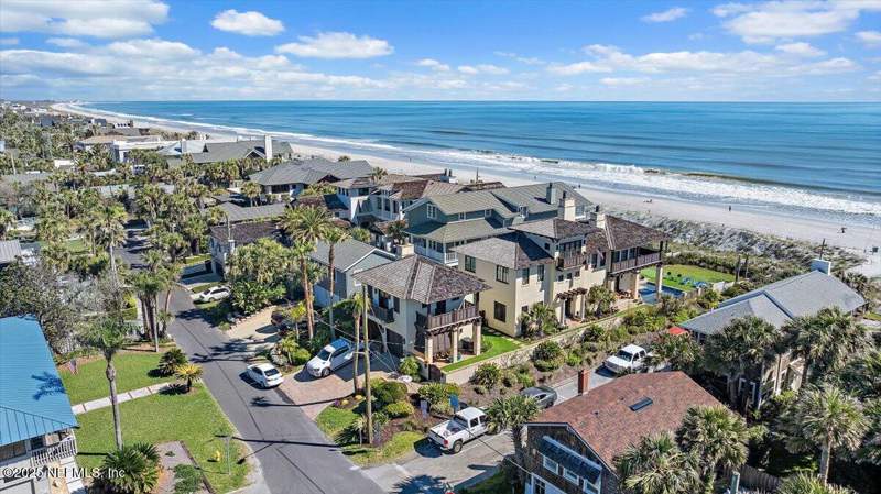 6 bedroom Single Family Residence at 1515 Beach Avenue, Atlantic Beach, Atlantic Beach — photo 2