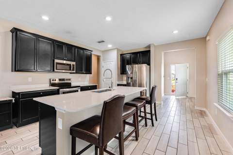 7361 Hilladale Creek Lane, Jacksonville FL - photo 8 of 31