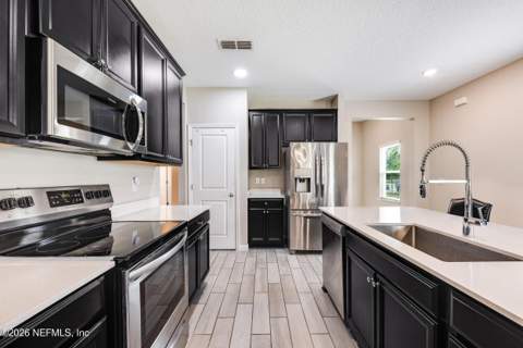 7361 Hilladale Creek Lane, Jacksonville FL - photo 10 of 31