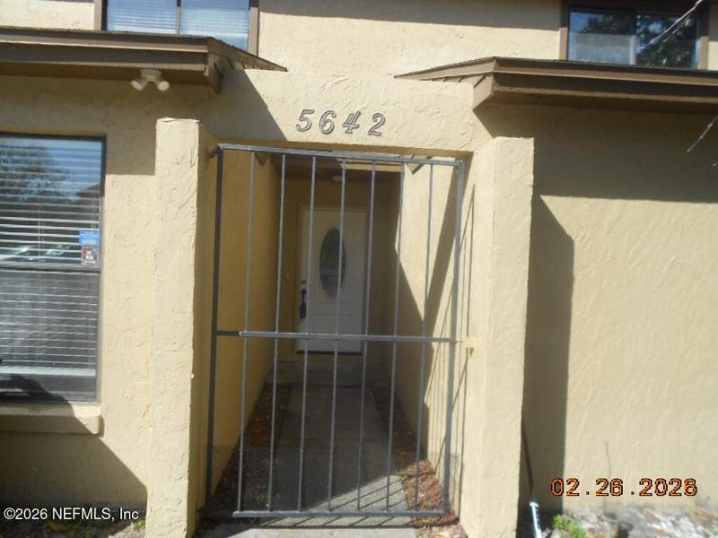 3 bedroom Townhouse at 5642 Pinebay Circle, Whispering Pines, Jacksonville — photo 2