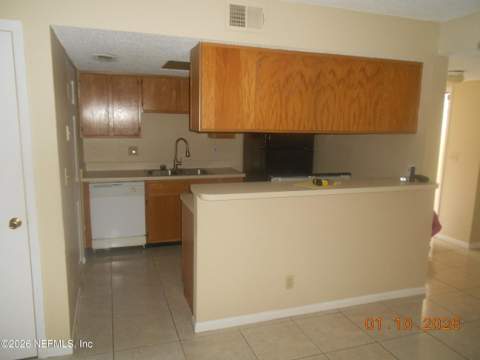 5642 Pinebay Circle, Jacksonville FL - photo 6 of 14