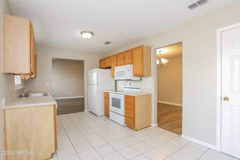 12635 Ashglen Drive, Jacksonville FL - photo 7 of 15