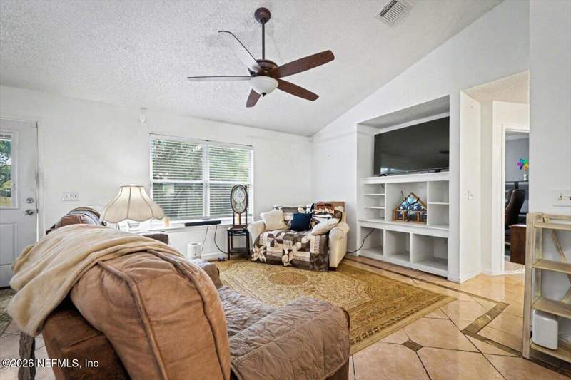 3 bedroom Single Family Residence at 53 Lion Street, Jacksonville South, Middleburg — photo 4