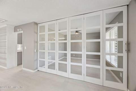 7955 Pine Lake Road, Jacksonville FL - photo 10 of 60
