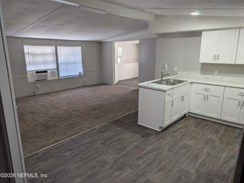 6444 Dor Mil Court, Jacksonville FL - photo 6 of 9