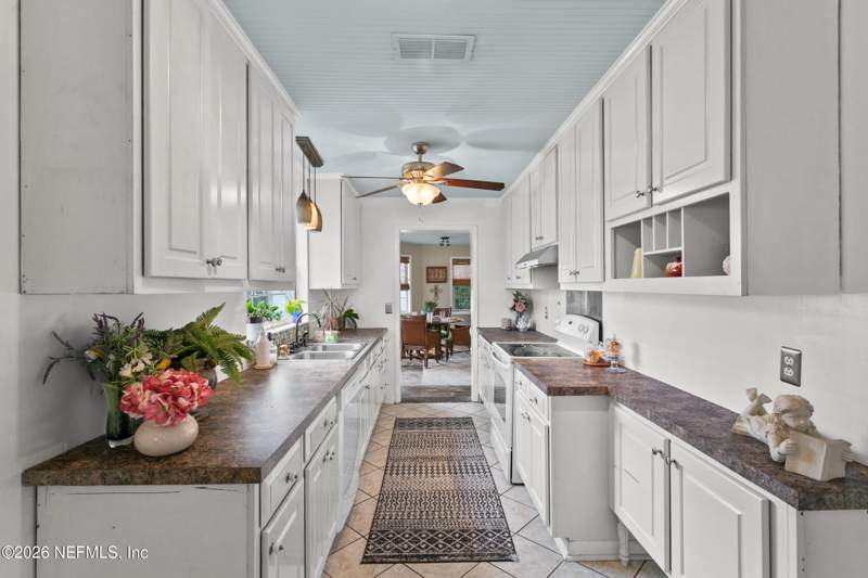 3 bedroom Single Family Residence at 7860 Falcon Street, Oak Hill, Jacksonville — photo 5