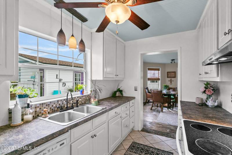 3 bedroom Single Family Residence at 7860 Falcon Street, Oak Hill, Jacksonville — photo 4