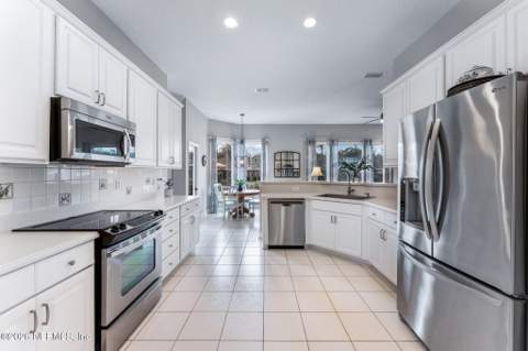 3840 Michaels Landing Circle, Jacksonville FL - photo 14 of 65