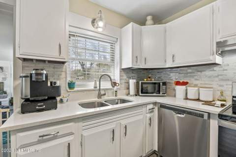 7022 Gaillardia Road, Jacksonville FL - photo 14 of 33