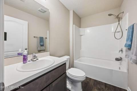 6482 Bucking Bronco Drive, Jacksonville FL - photo 18 of 39