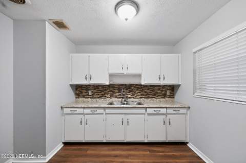 8609 Oak Leaf Road, Jacksonville FL - photo 8 of 18