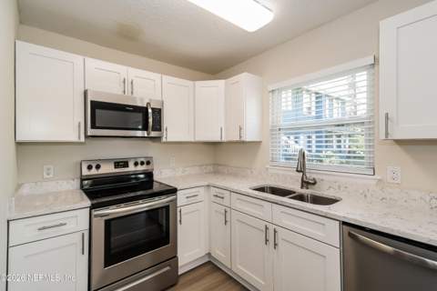 3348 Phyllis Street, Jacksonville FL - photo 6 of 12