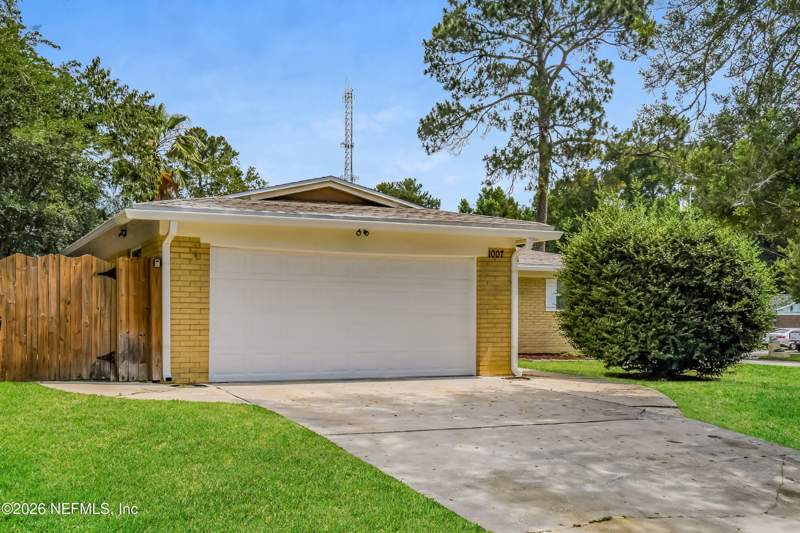 3 bedroom Single Family Residence at 1007 Grove Park Lane, Grove Park, Orange Park — photo 2