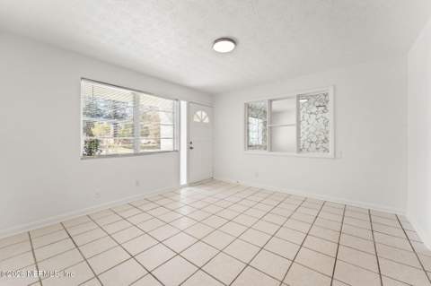 4721 Bedford Road, Jacksonville FL - photo 6 of 31