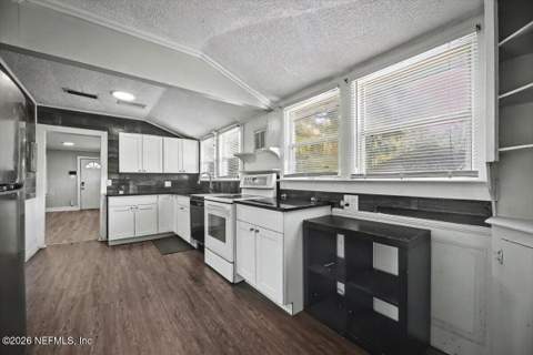 5511 Cruz Road, Jacksonville FL - photo 6 of 9