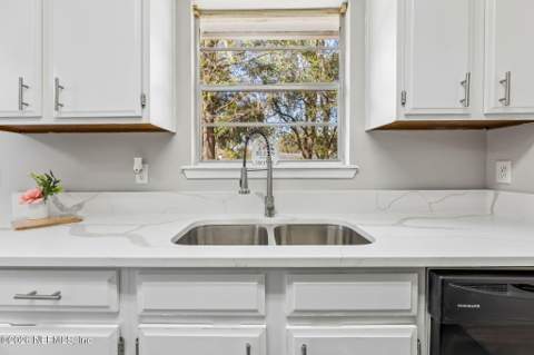10519 Timber Creek Lane, Jacksonville FL - photo 19 of 42