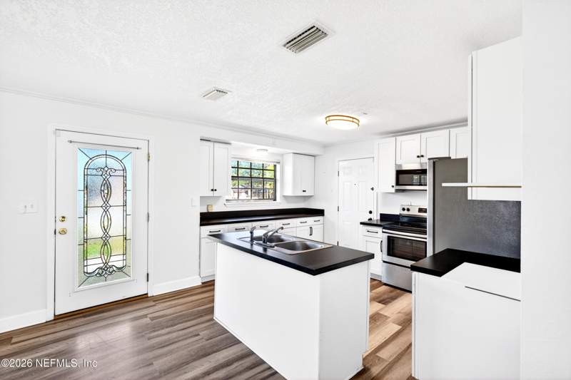 3 bedroom Single Family Residence at 666 Edgewood Avenue, Lake Forest Manor, Jacksonville — photo 4