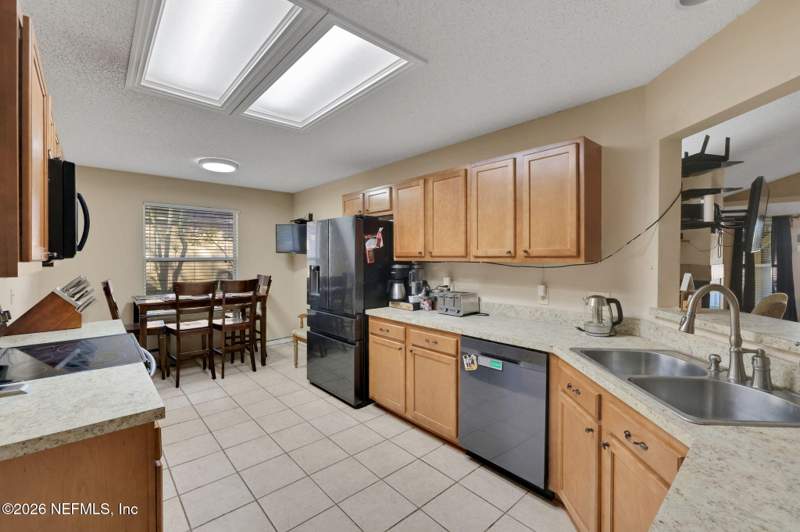 3 bedroom Single Family Residence at 8457 Sugartree Drive, Argyle/chimney Lakes, Jacksonville — photo 3