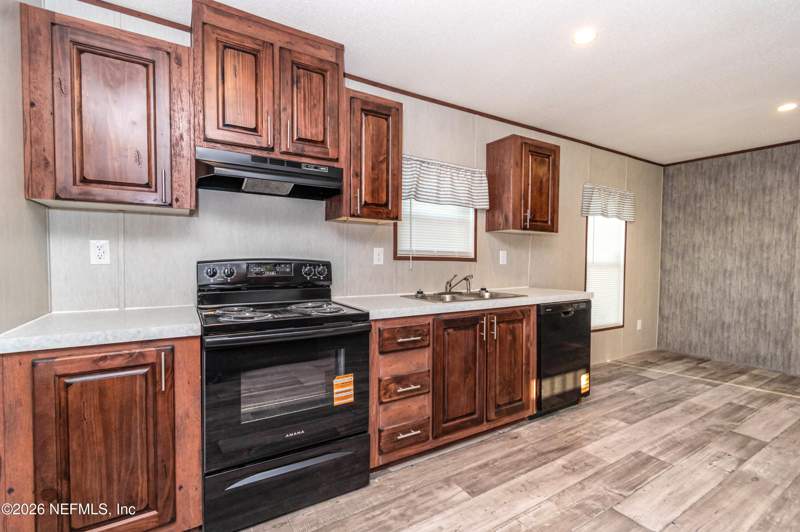 4 bedroom Single Family Residence at 6171 Bill Davis Road, Glen St Mary, Glen St. Mary — photo 5