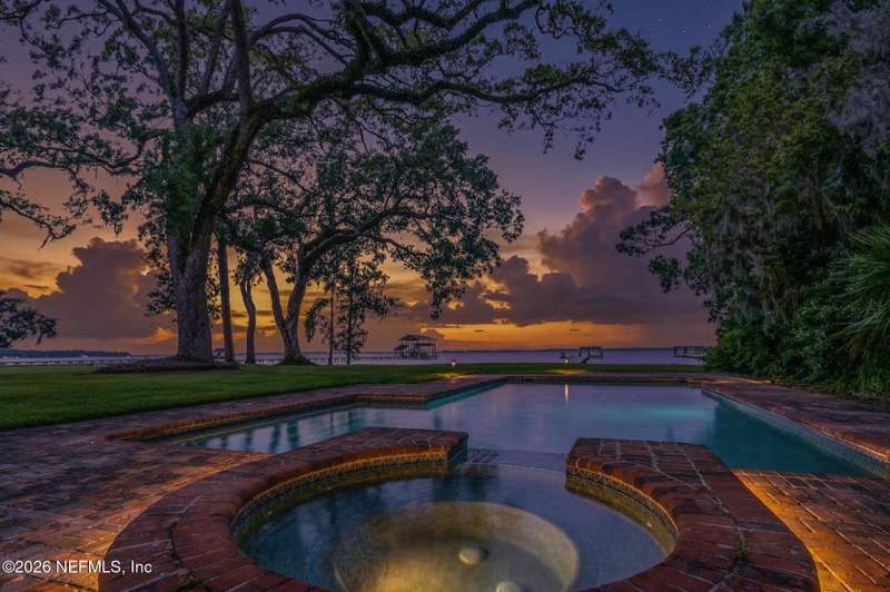 5 bedroom Single Family Residence at 11062 Riverport Drive, Admirals Inlet, Jacksonville — photo 2