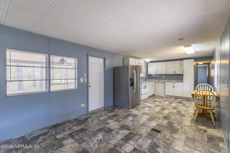 2 bedroom Mobile Home at 121 Venice Drive, Interlachen Lakes Estates, Interlachen — photo 4