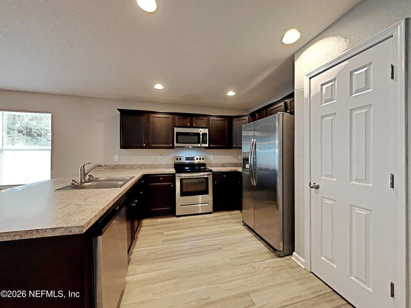 4 bedroom Single Family Residence at 1384 Sarahs Landing Drive, Sarahs Landing, Jacksonville — photo 3
