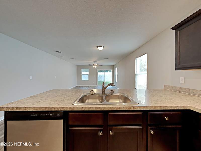 4 bedroom Single Family Residence at 1384 Sarahs Landing Drive, Sarahs Landing, Jacksonville — photo 4