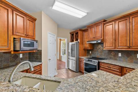 2300 Pine Needle Court, Fleming Island FL - photo 14 of 38