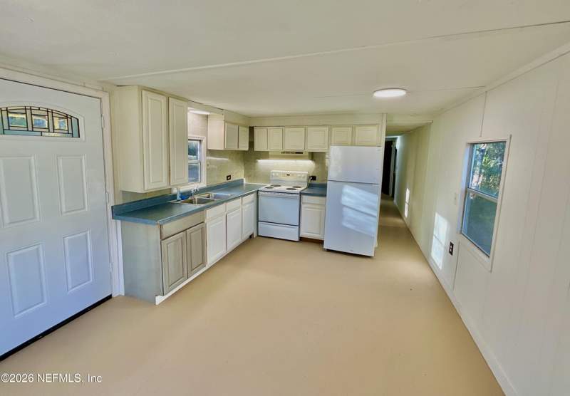 2 bedroom Manufactured Home at 106 Spruce Road, Interlachen, Interlachen — photo 3