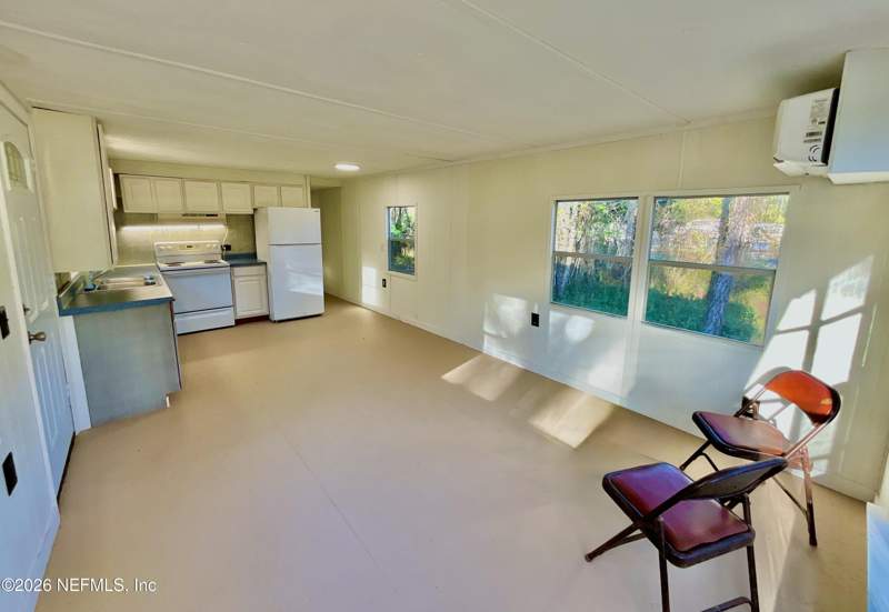 2 bedroom Manufactured Home at 106 Spruce Road, Interlachen, Interlachen — photo 5