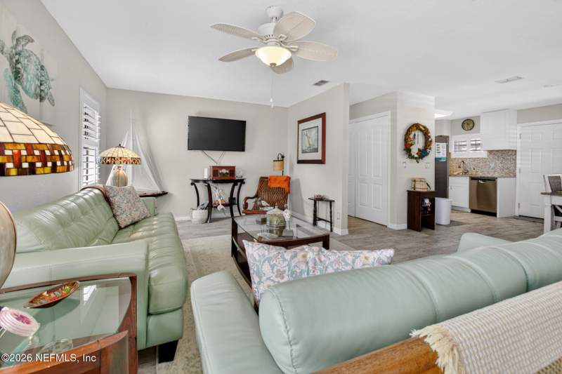 3 bedroom Single Family Residence at 105 Central Avenue, Crescent City Blks, Crescent City — photo 5