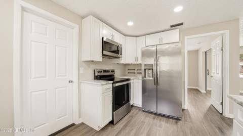 586 Madeira Drive, Orange Park FL - photo 17 of 44