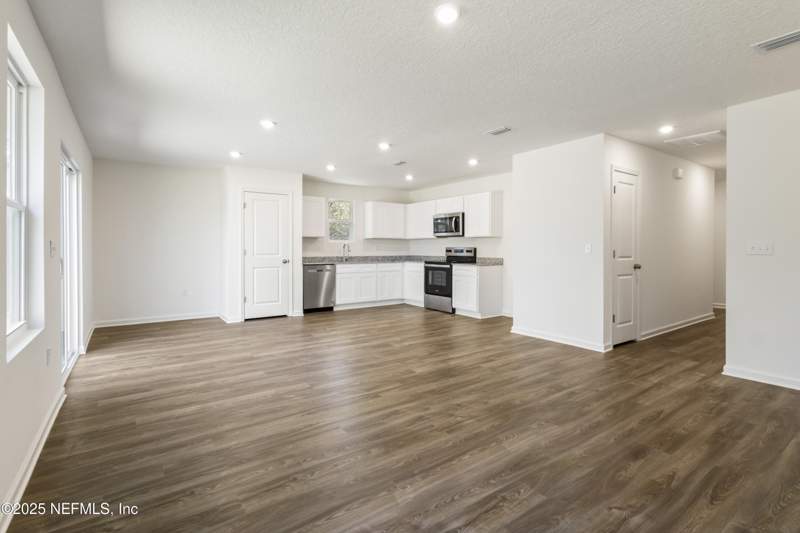 3 bedroom Single Family Residence at 10406 Greystone Drive, Greystone, Glen St. Mary — photo 3