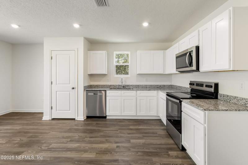 3 bedroom Single Family Residence at 10406 Greystone Drive, Greystone, Glen St. Mary — photo 5