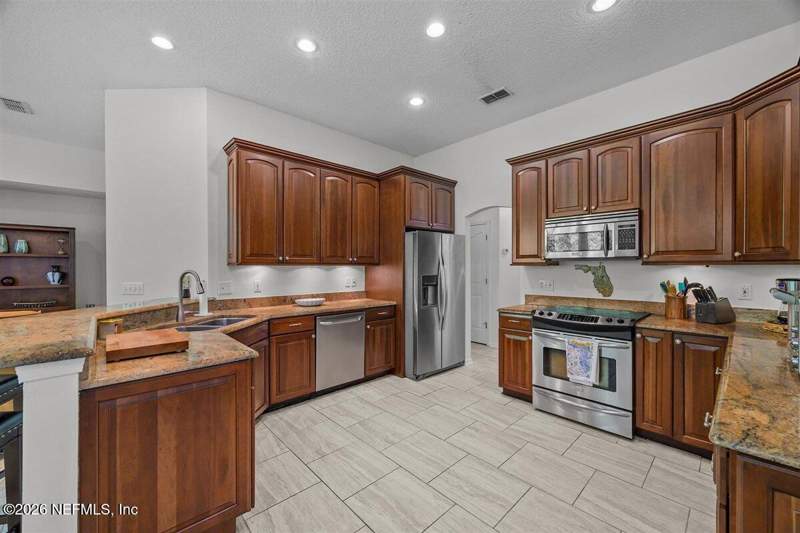 4 bedroom Single Family Residence at 4074 Windsor Park Drive, Windsor Parke, Jacksonville — photo 4