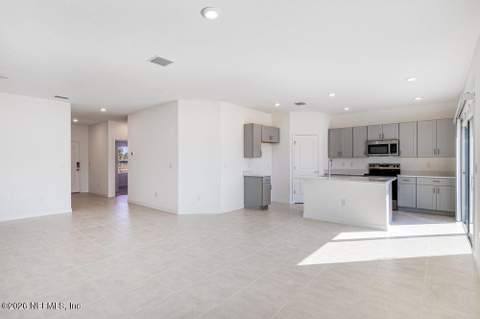 8137 Archibald Terrace, Jacksonville FL - photo 7 of 31