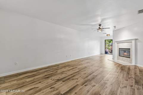 4063 Laurelwood Drive, Jacksonville FL - photo 15 of 38