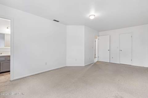4063 Laurelwood Drive, Jacksonville FL - photo 8 of 38