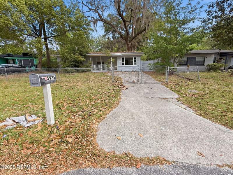 3 bedroom Single Family Residence at 5925 Oaklane Drive, Forrest Brook, Jacksonville — photo 2