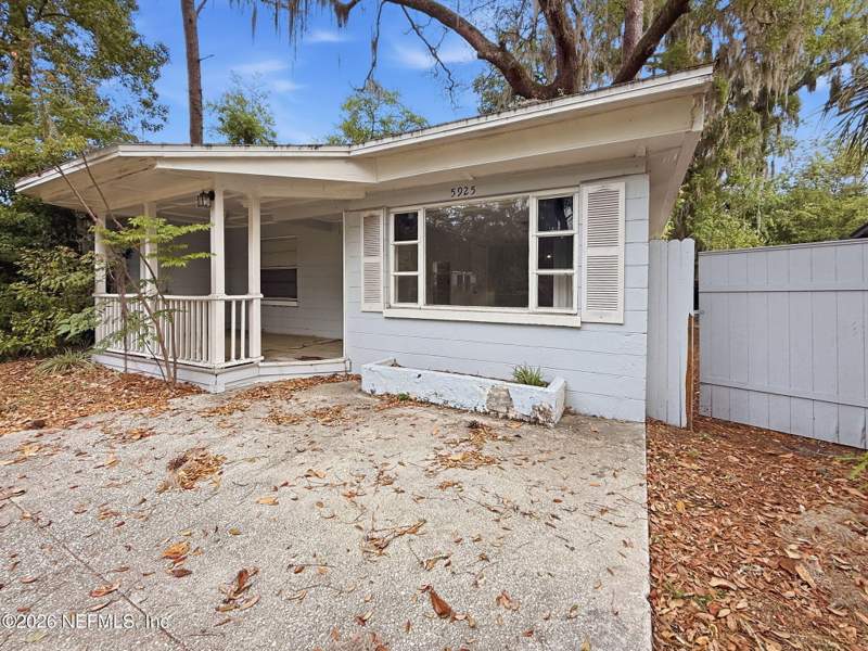 3 bedroom Single Family Residence at 5925 Oaklane Drive, Forrest Brook, Jacksonville — photo 3