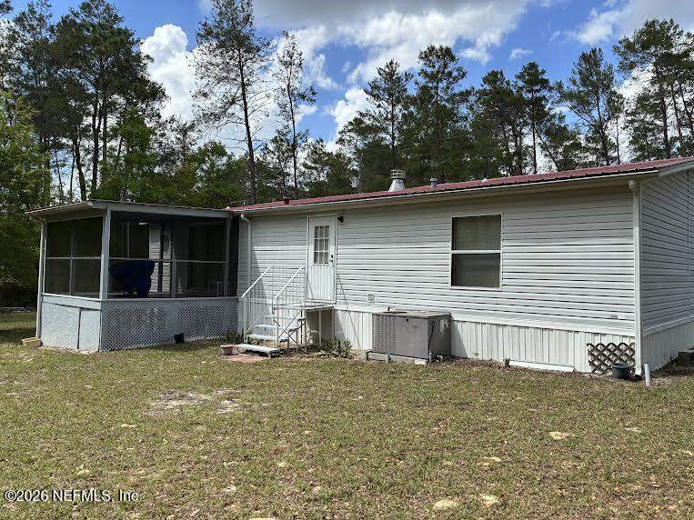 3 bedroom Mobile Home at 109 Greenwood Road, Lakeside Hills, Florahome — photo 2